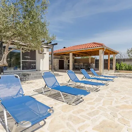 House Hacienda Dom wakacyjny Tribalj