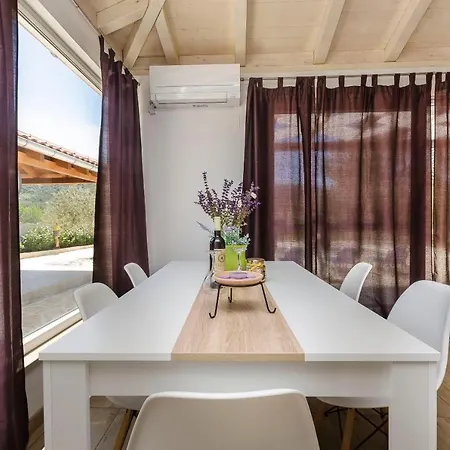 House Hacienda Dom wakacyjny Tribalj